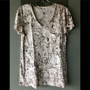 Marble look pocket tee
